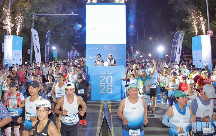 Các vận động viên xuất phát tranh tài cự ly 21km. Ảnh: QĐND