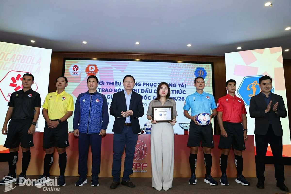 Giới thiệu trang phục thi đấu