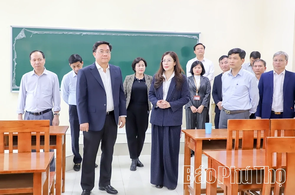 Chủ tịch UBND tỉnh Trần Duy Đ&ocirc;ng thăm, ch&uacute;c Tết c&aacute;c doanh nghiệp