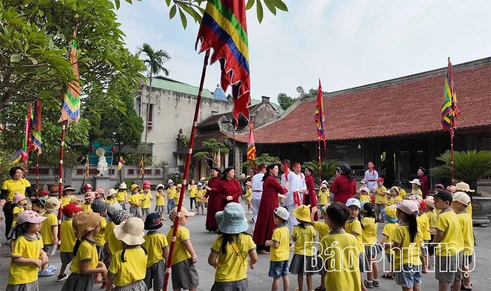 C&ugrave;ng em vui học H&aacute;t Xoan