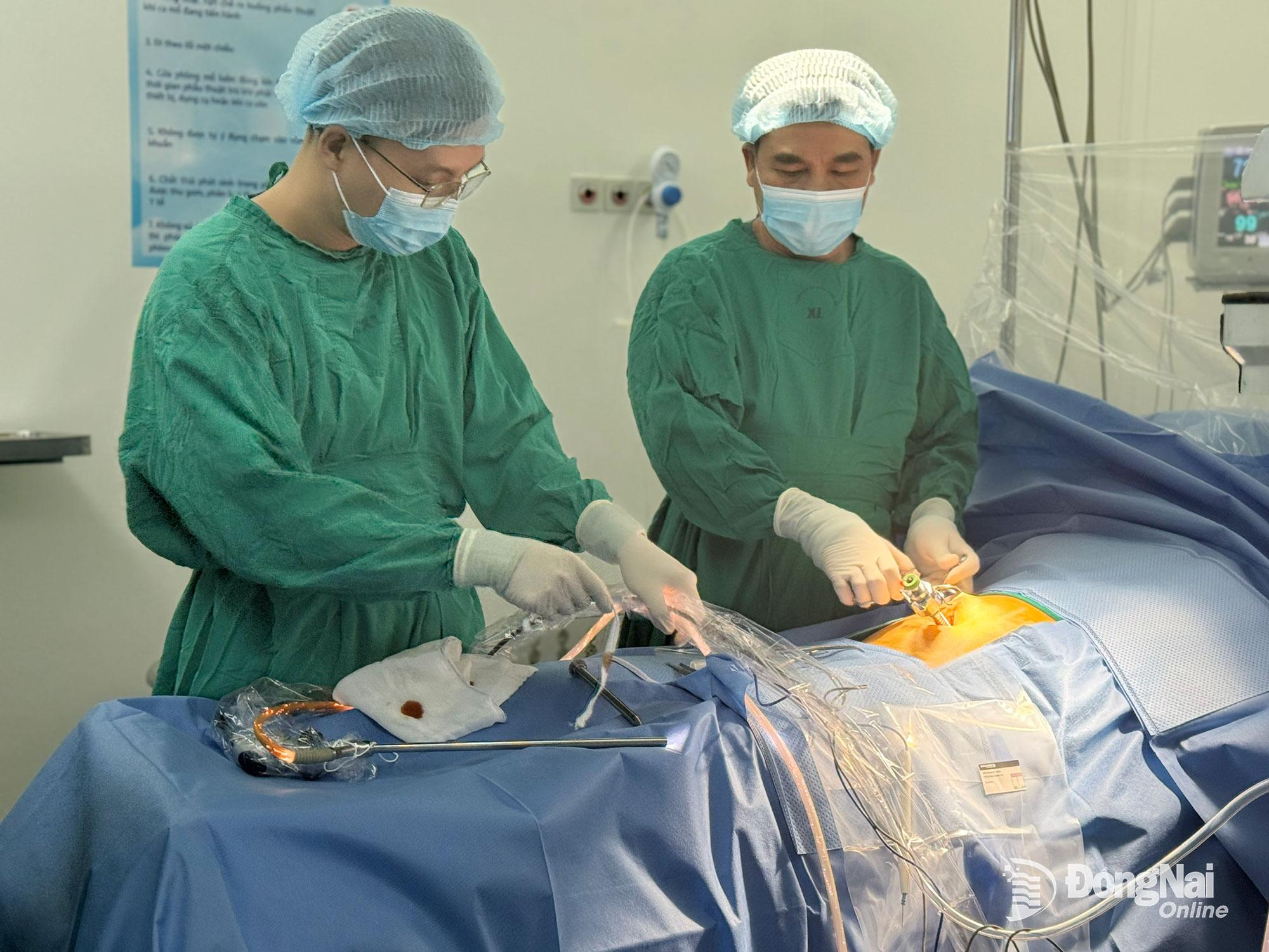 Mổ nội soi gi&uacute;p bệnh nh&acirc;n phục hồi nhanh hơn, &iacute;t biến chứng. Ảnh: B&iacute;ch Nh&agrave;n