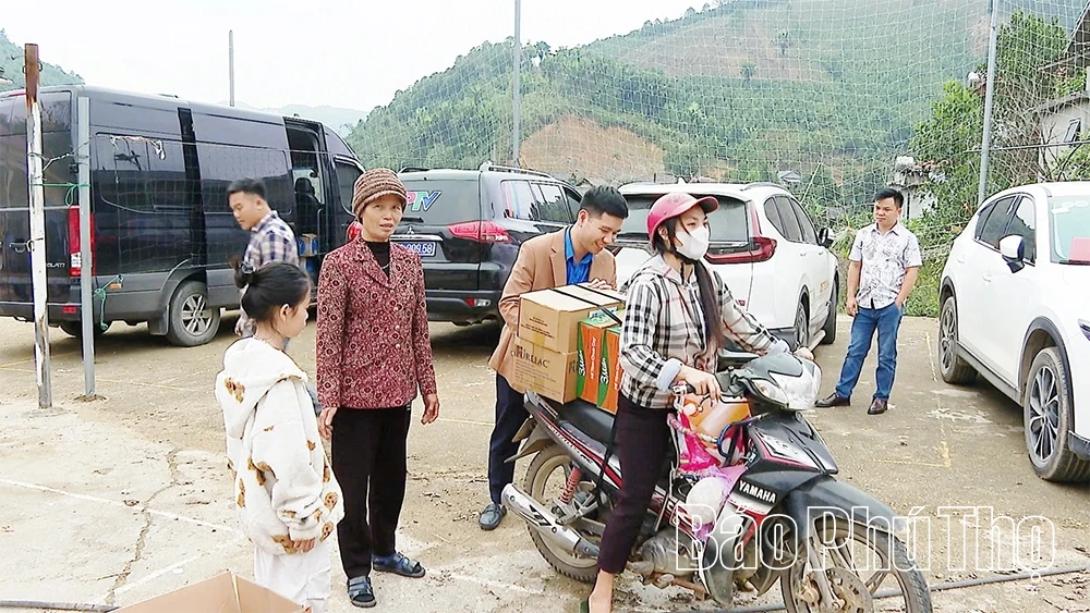 Chương trình “Tuổi trẻ sẻ chia yêu thương”