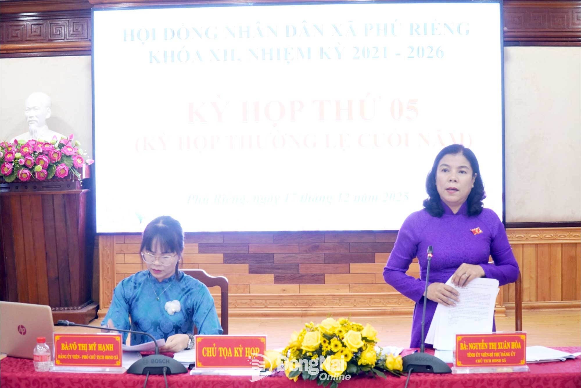 Thường trực HĐND xã Phú Riềng điều hành kỳ họp. Ảnh: Vũ Nguyện