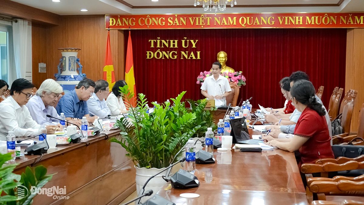 Đồng chí Thái Bảo, Phó Bí thư Tỉnh ủy, Trưởng ban Tổ chức Tỉnh ủy Đồng Nai phát biểu chỉ đạo tại buổi làm việc. Ảnh: Phương Hằng