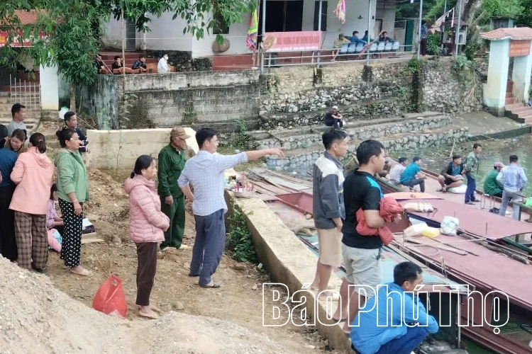 Lật thuyền trên lòng hồ sông Đà, một người mất tích