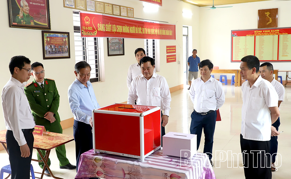 Đoàn công tác số 8 kiểm tra công tác chuẩn bị bầu cử tại các xã Minh Đài, Văn Miếu