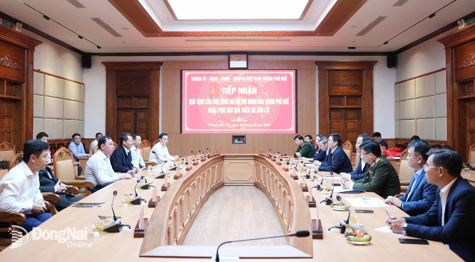 Quang cảnh buổi tiếp v&agrave; l&agrave;m việc giữa đo&agrave;n c&ocirc;ng t&aacute;c tỉnh Đồng Nai với th&agrave;nh phố Huế. Ảnh: Đức Quang