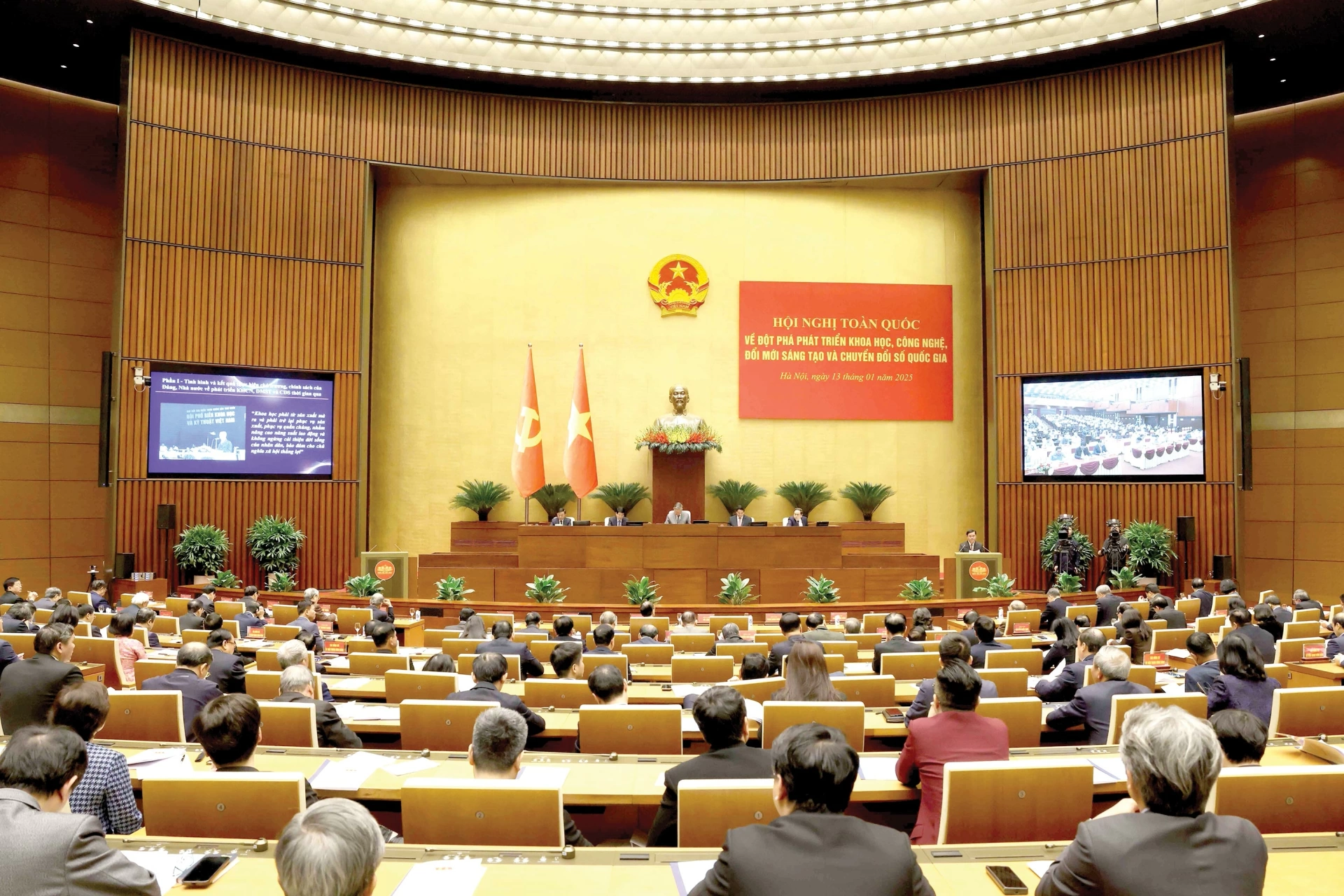 Hội nghị to&agrave;n quốc về đột ph&aacute; ph&aacute;t triển khoa học, c&ocirc;ng nghệ, đổi mới s&aacute;ng tạo v&agrave; chuyển đổi số quốc gia tại điểm cầu Hội trường Di&ecirc;n Hồng - Nh&agrave; Quốc hội.&nbsp;Ảnh: TTXVN