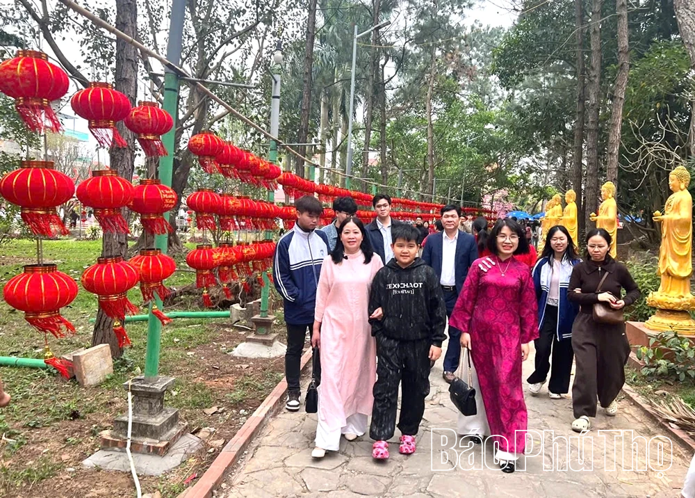 Du lịch tâm linh hút khách đầu Xuân