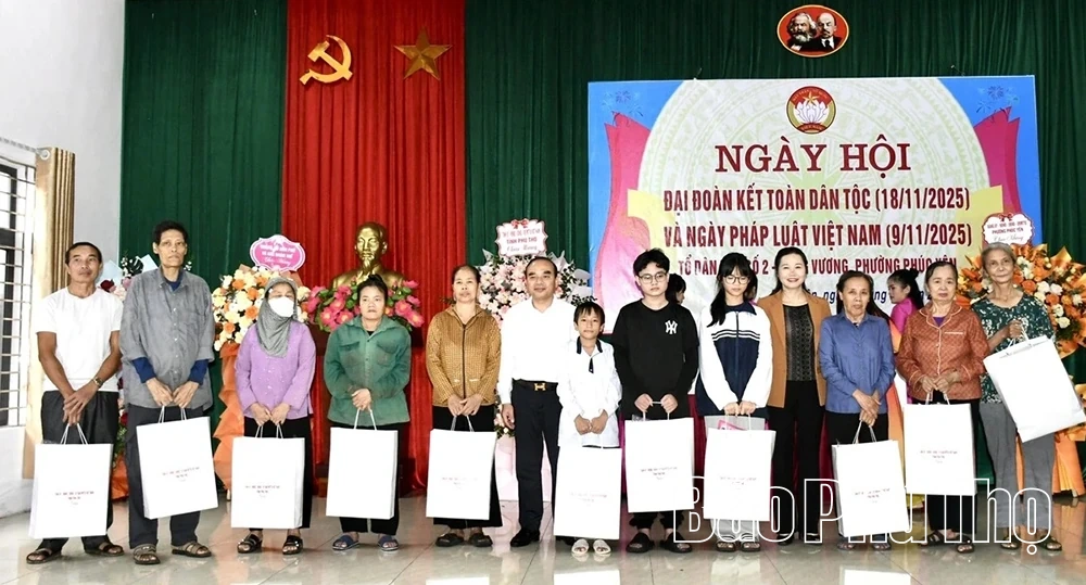 Tưng bừng Ngày hội Đại đoàn kết toàn dân tộc tại tổ dân phố số 2 - Hùng Vương