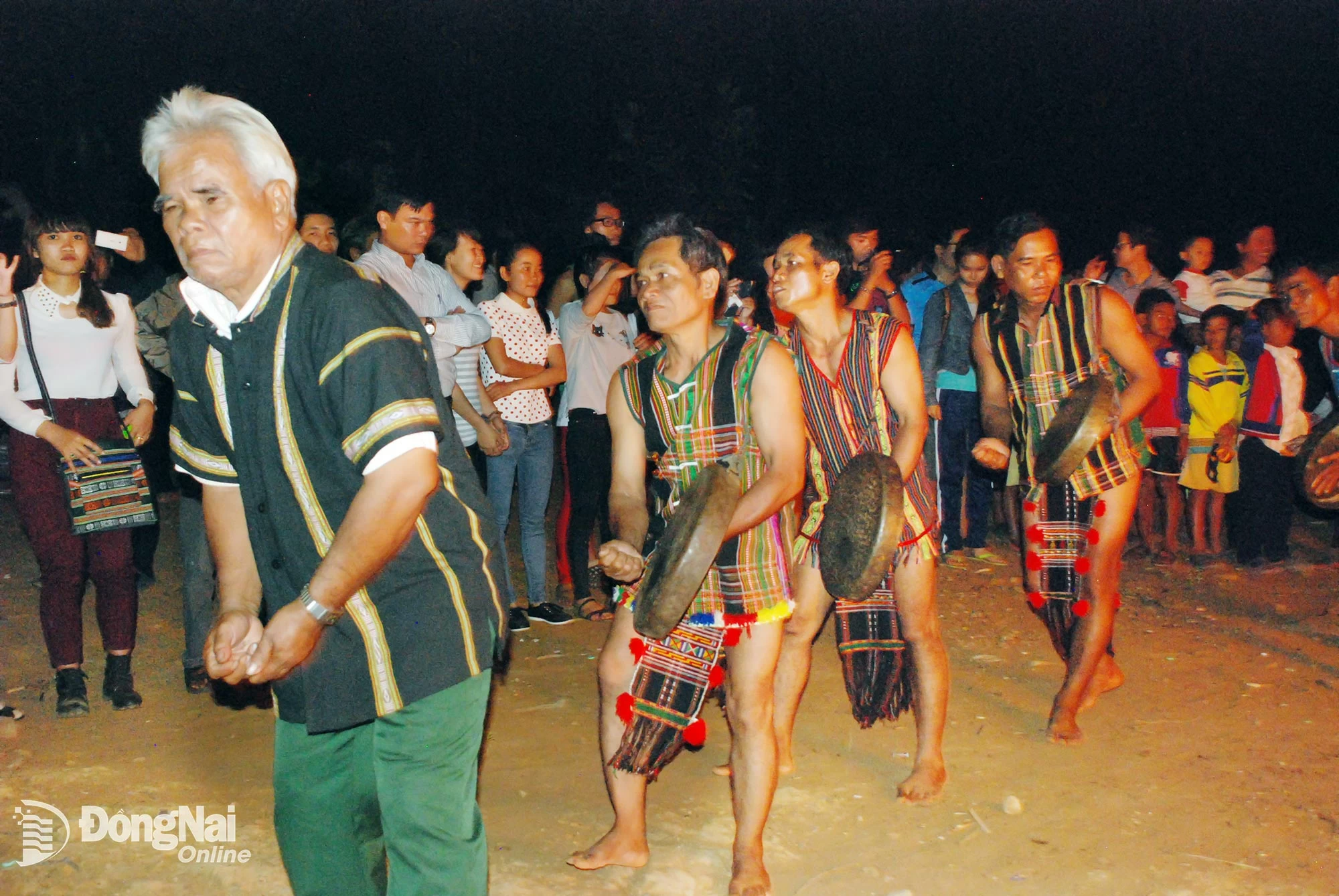 Bảo tồn và phát huy giá trị truyền thống, văn hóa và con người Đồng Nai là nhiệm vụ quan trọng. Trong ảnh: Cộng đồng người Stiêng ở xã Bom Bo tham gia hoạt động văn hóa. Ảnh: Văn Đoàn