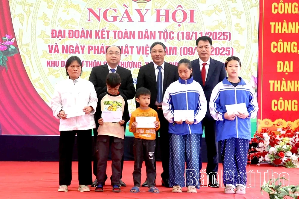 Ngày hội Đại đoàn kết toàn dân tộc tại thôn Sấu Thượng