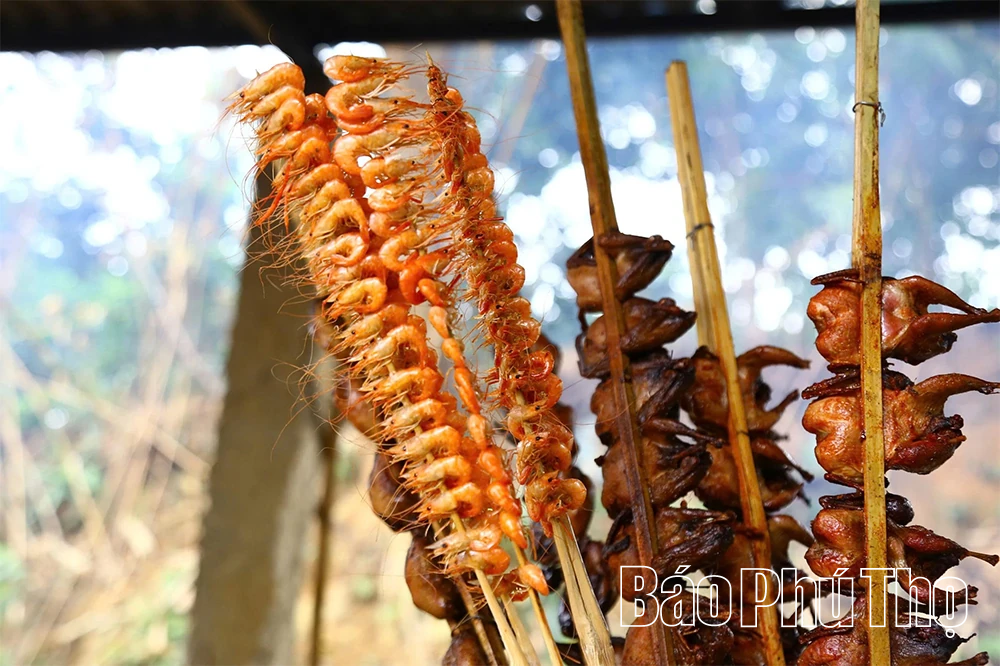 Cá nướng sông Đà - dư vị níu chân du khách trong hành trình du xuân đền Chúa Thác Bờ