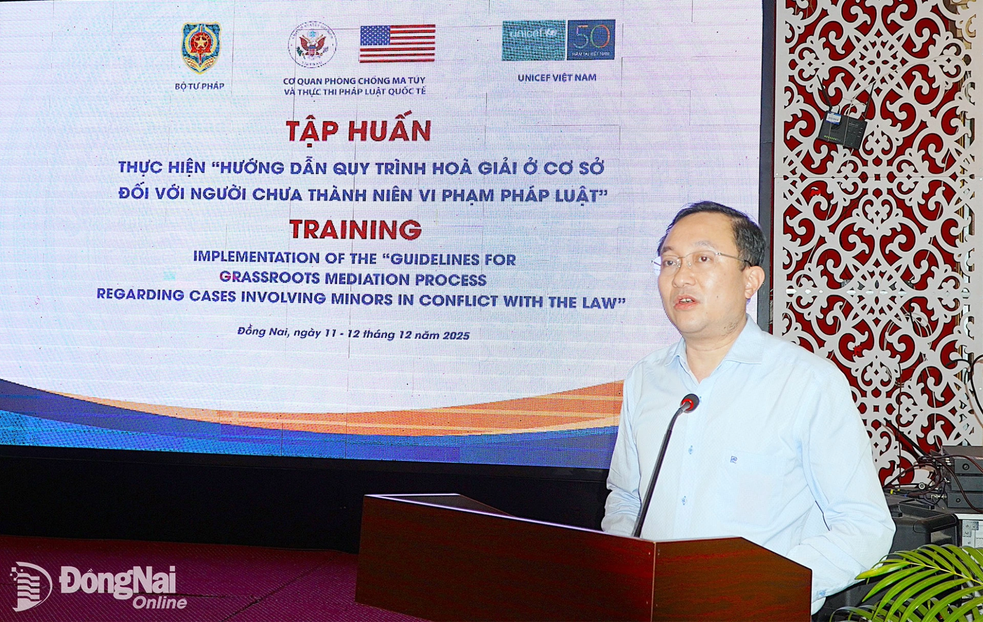 Phó Cục trưởng Cục Phổ biến, giáo dục pháp luật và Trợ giúp pháp lý (Bộ Tư pháp) Phan Hồng Nguyên phát biểu tại khóa tập huấn. Ảnh: An Nhơn