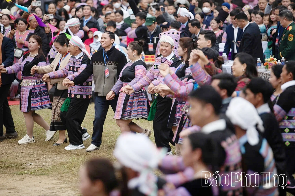 Khai mạc Lễ hội Gầu T&agrave;o d&acirc;n tộc M&ocirc;ng x&atilde; P&agrave; C&ograve; năm 2026