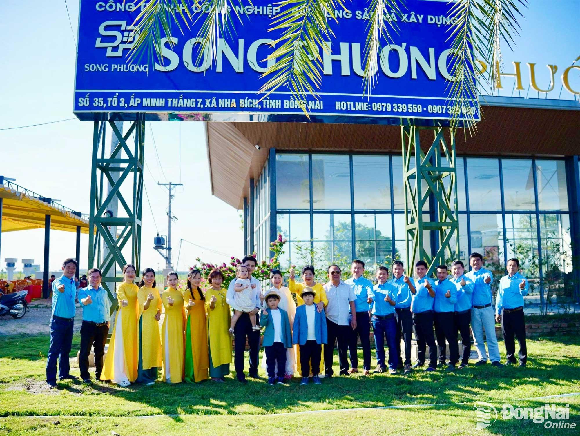 Đội ngũ nhân viên Công ty TNHH Công nghiệp bất động sản & xây dựng Song Phương quyết tâm thực hiện thành công dự án. Ảnh: Xuân Phú