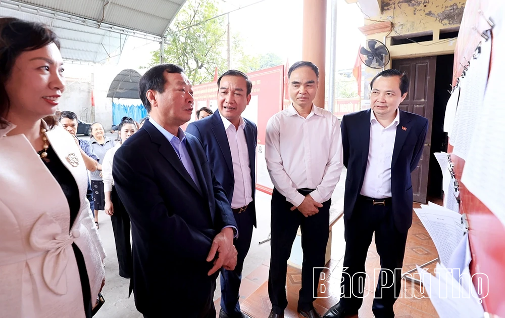 Phó Bí thư Thường trực Tỉnh ủy Bùi Văn Quang kiểm tra công tác chuẩn bị bầu cử tại xã Cẩm Khê