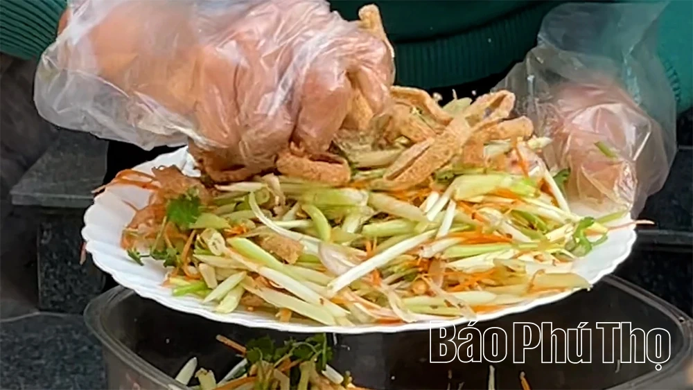 Nộm v&oacute; cần Hương Canh: Tinh t&uacute;y hồn qu&ecirc;