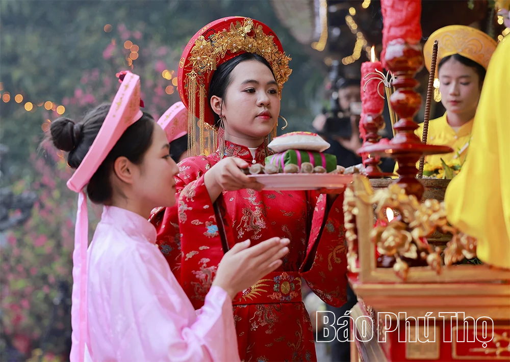 Vẻ đẹp “trong veo”, thuần khiết nơi đất Mẫu