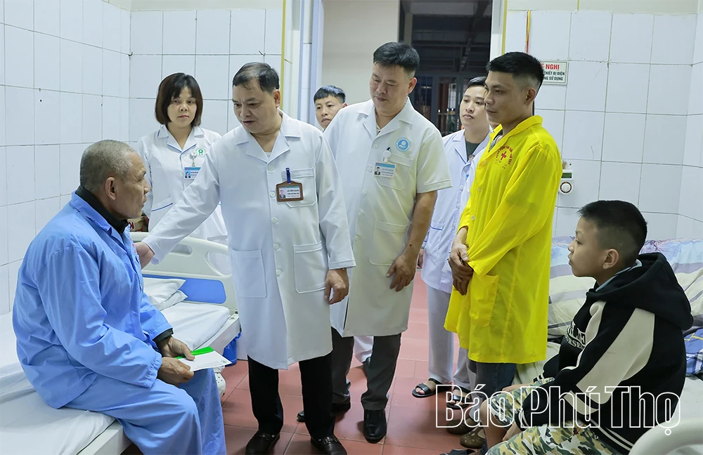 Thăm hỏi, trao quà Tết động viên bệnh nhân tâm thần và người nhà