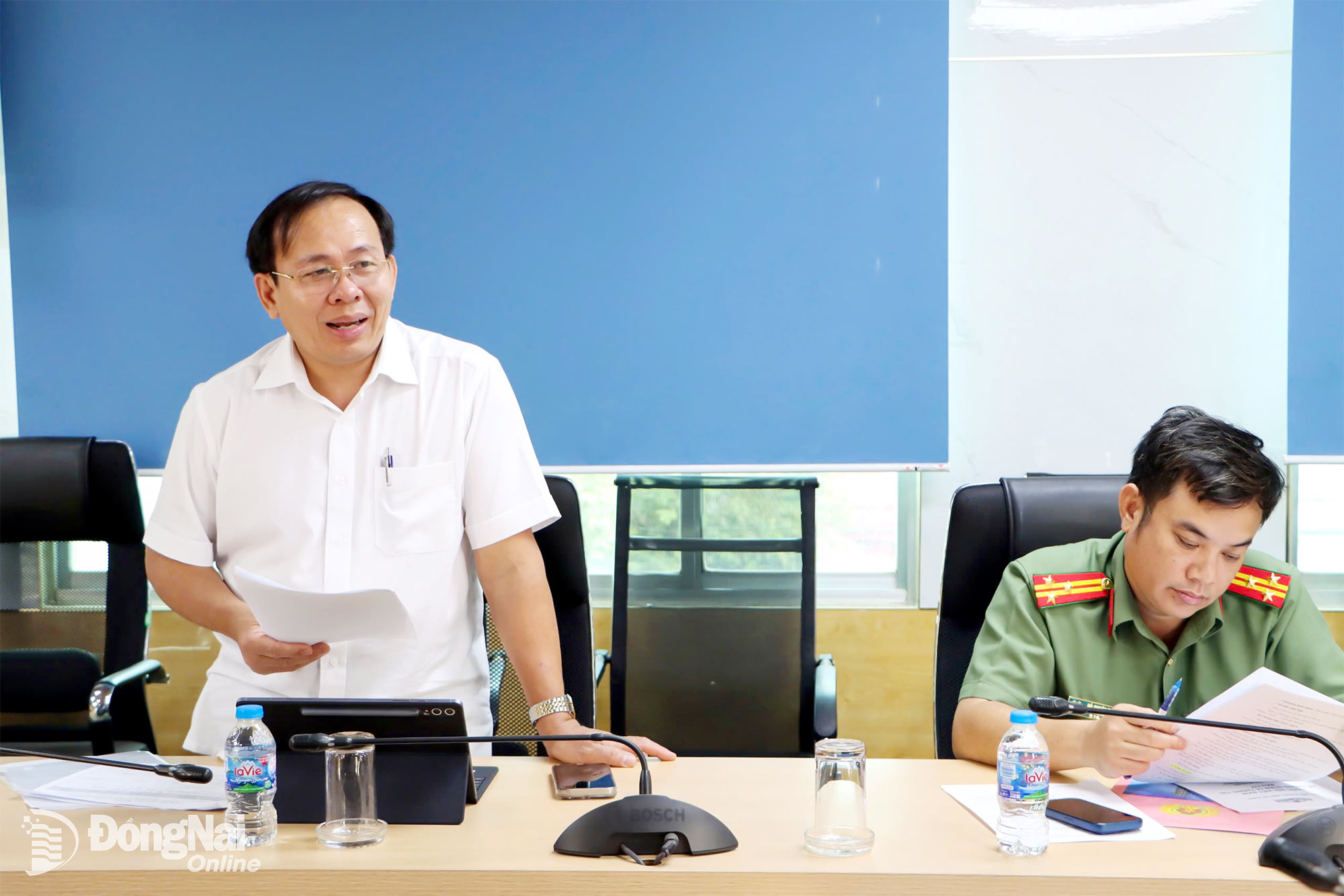 Ph&oacute; Gi&aacute;m đốc Sở Nội vụ tỉnh Đồng Nai H&agrave; Thanh T&ugrave;ng chia sẻ tại cuộc họp. Ảnh: Thanh Cảnh