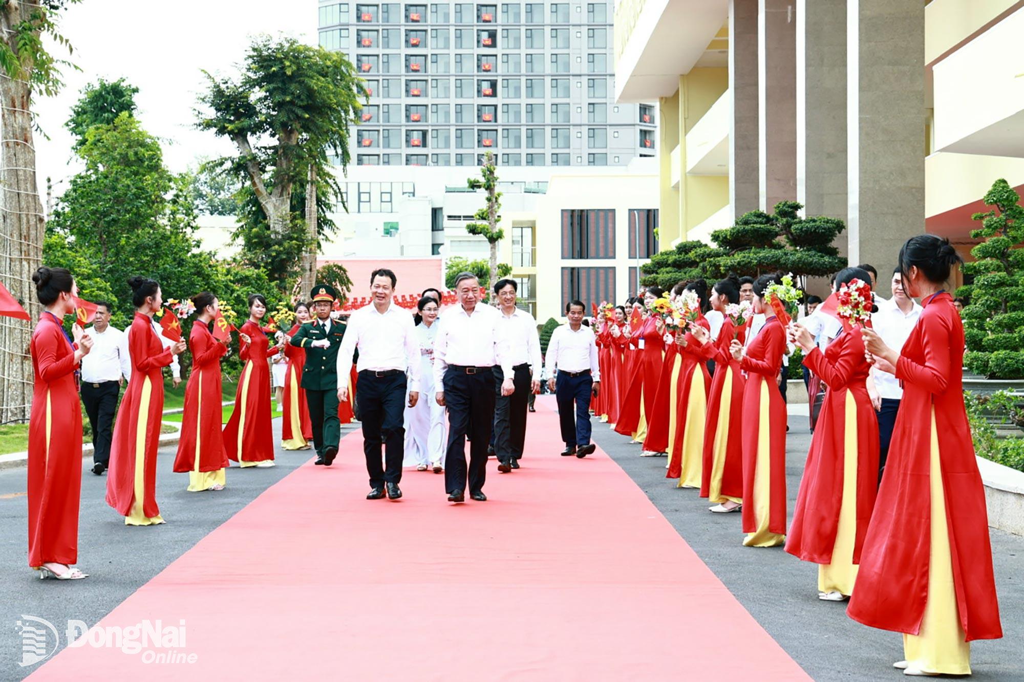 Đồng chí Tổng Bí thư, Chủ tịch nước Tô Lâm cùng đoàn công tác Trung ương đến thăm, làm việc với Ban Thường vụ Thành ủy Đồng Nai. Ảnh: Công Nghĩa