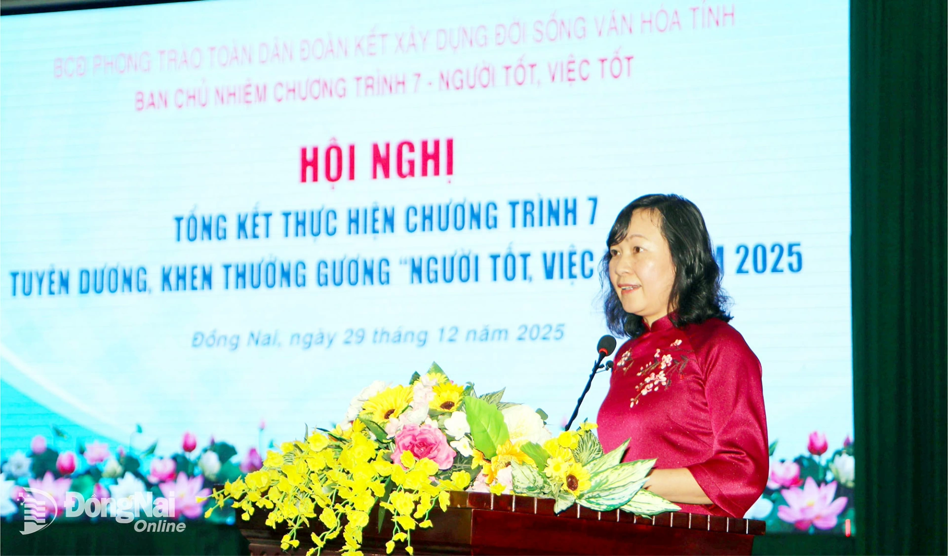 Đồng ch&iacute; Huỳnh Thị Hằng, Ph&oacute; B&iacute; thư Tỉnh ủy, Chủ tịch Ủy ban MTTQ Việt Nam tỉnh Đồng Nai ph&aacute;t biểu tại hội nghị. Ảnh: Văn Truy&ecirc;n