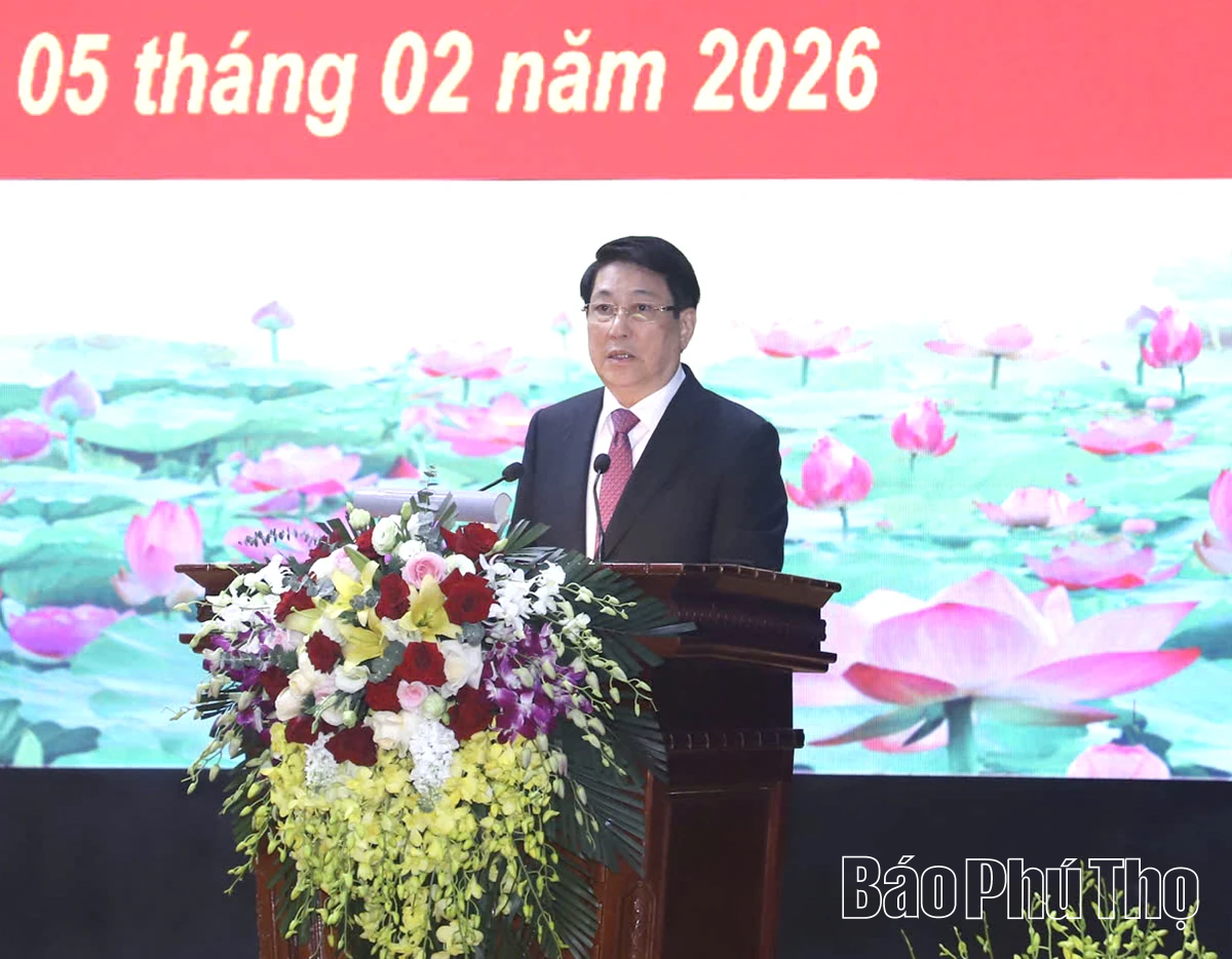 Chủ tịch nước Lương Cường thăm, ch&uacute;c Tết c&aacute;n bộ, chiến sĩ Sư đo&agrave;n 316