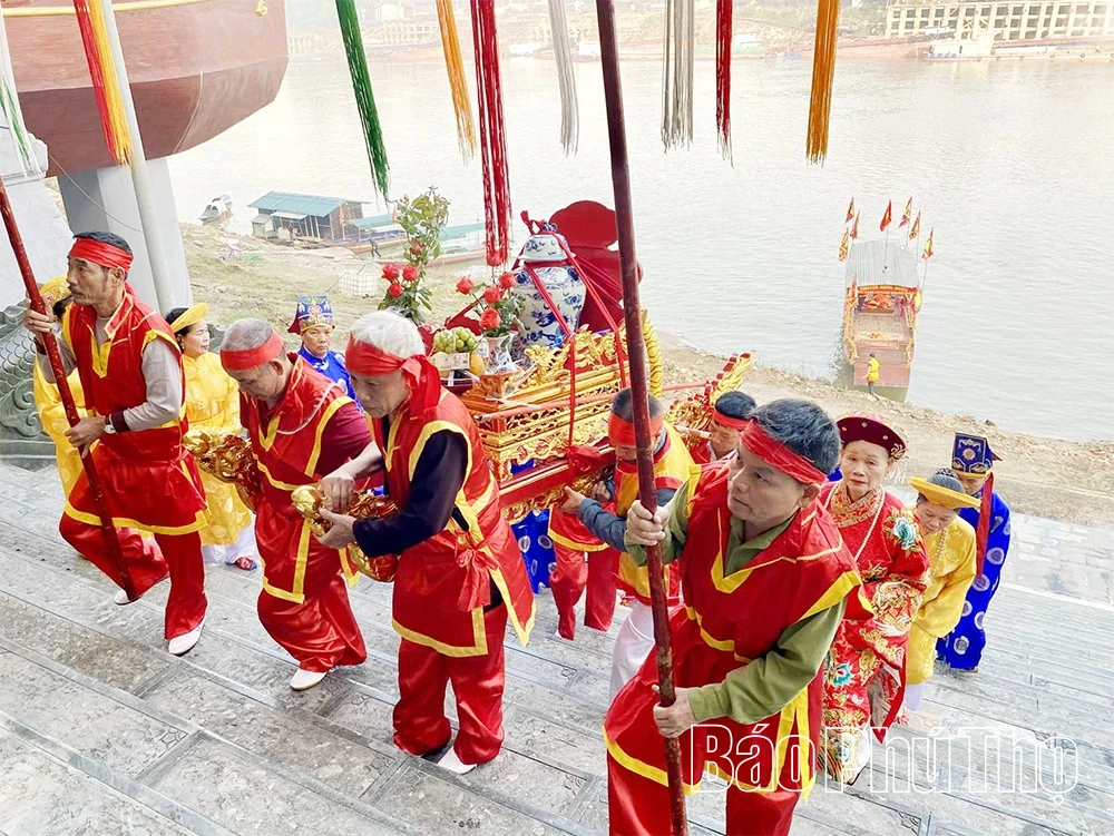 Tục rước nước Đền Tam Giang