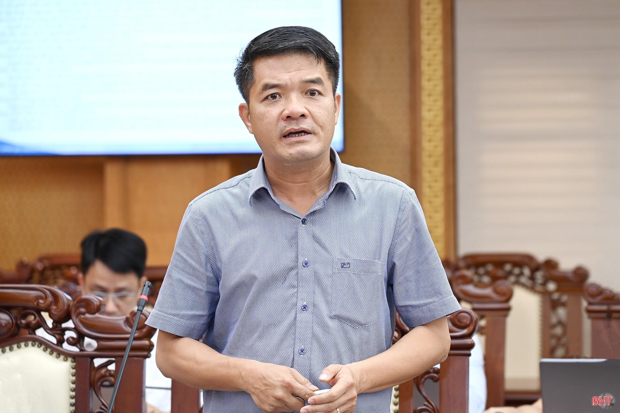 Trưởng ban Nội chính Tỉnh ủy Trần Nhật Tân phát biểu tại cuộc họp. bqbht_br_dsc-0d379.jpg