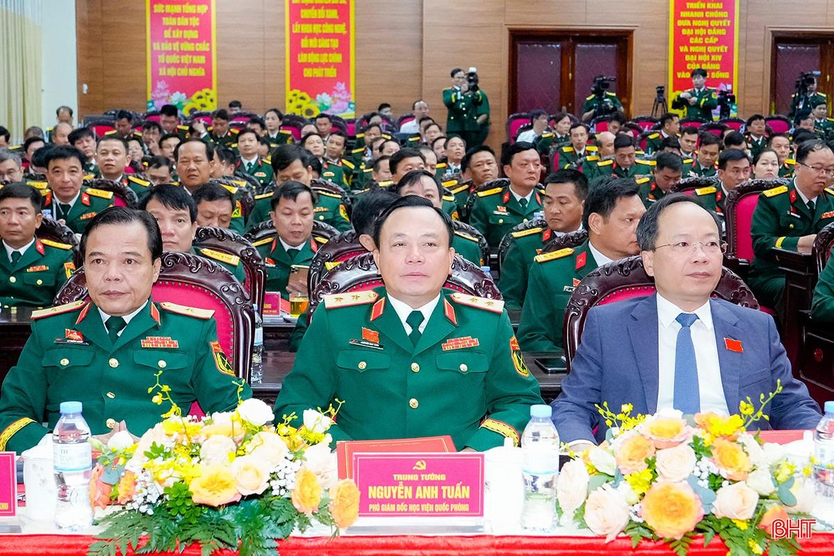 Bí thư Tỉnh ủy Hà Tĩnh Nguyễn Duy Lâm và các đồng chí lãnh đạo Bộ Quốc phòng, các ban, bộ, ngành Trung ương, các tỉnh, thành trên địa bàn Quân khu 4 dự Đại hội. Ảnh: Phạm Bằng bqbht_br_bna-dsc7466-3075.jpg