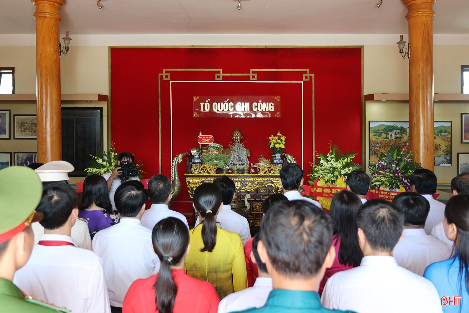 Đoàn đại biểu bày tỏ lòng biết ơn vô hạn, thành kính tưởng nhớ công lao to lớn của Chủ tịch Hồ Chí Minh và các bậc tiền nhân... bqbht_br_aimg-1722.jpg