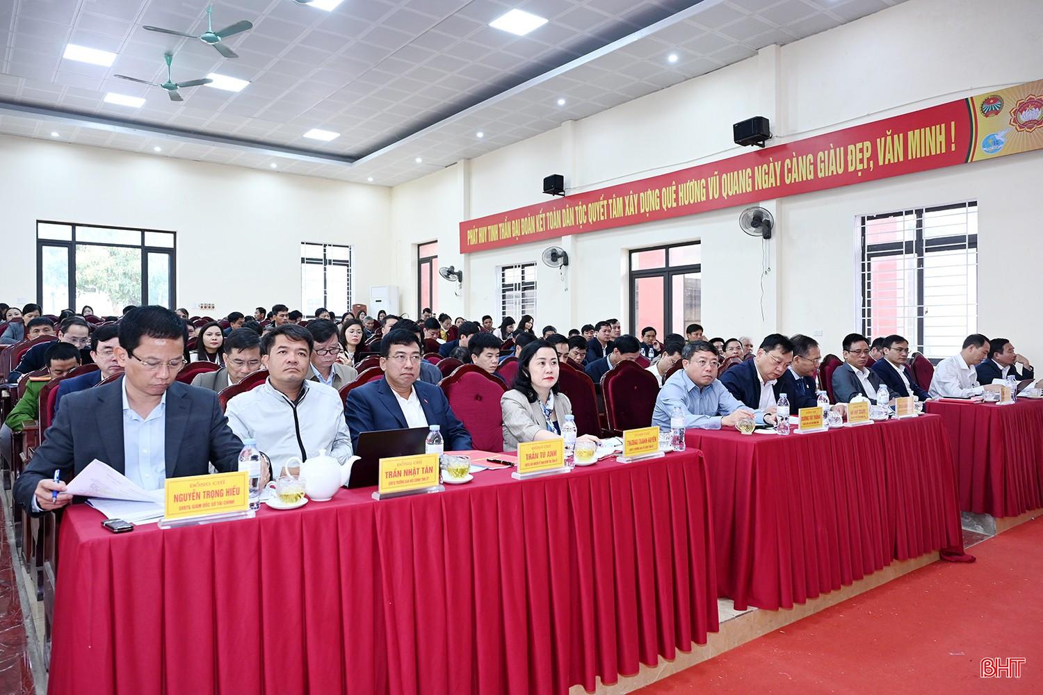 Đại biểu dự buổi l&agrave;m việc.