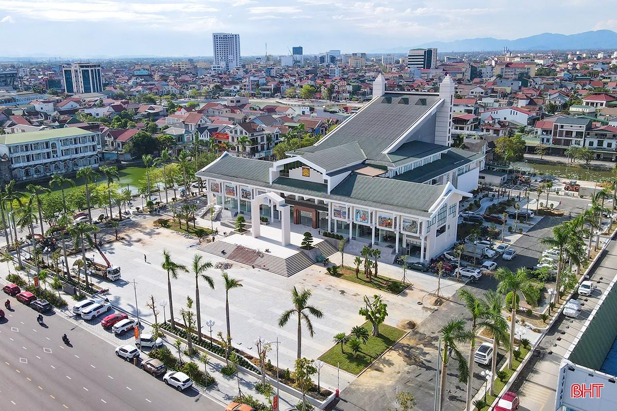 Trung tâm Văn hóa - Điện ảnh tỉnh là nơi sẽ diễn ra Đại hội đại biểu Đảng bộ tỉnh Hà Tĩnh lần thứ XX. Trung tâm Văn hóa - Điện ảnh tỉnh là nơi sẽ diễn ra Đại hội đại biểu Đảng bộ tỉnh Hà Tĩnh lần thứ XX.