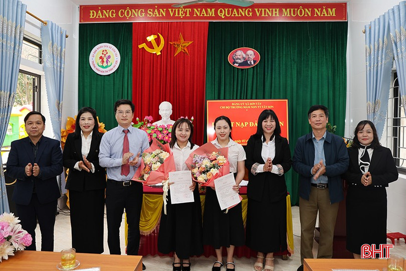 Đảng bộ xã Sơn Tây kết nạp 10 đảng viên mới trong những tháng đầu năm 2026. bqbht_br_anh4.jpg