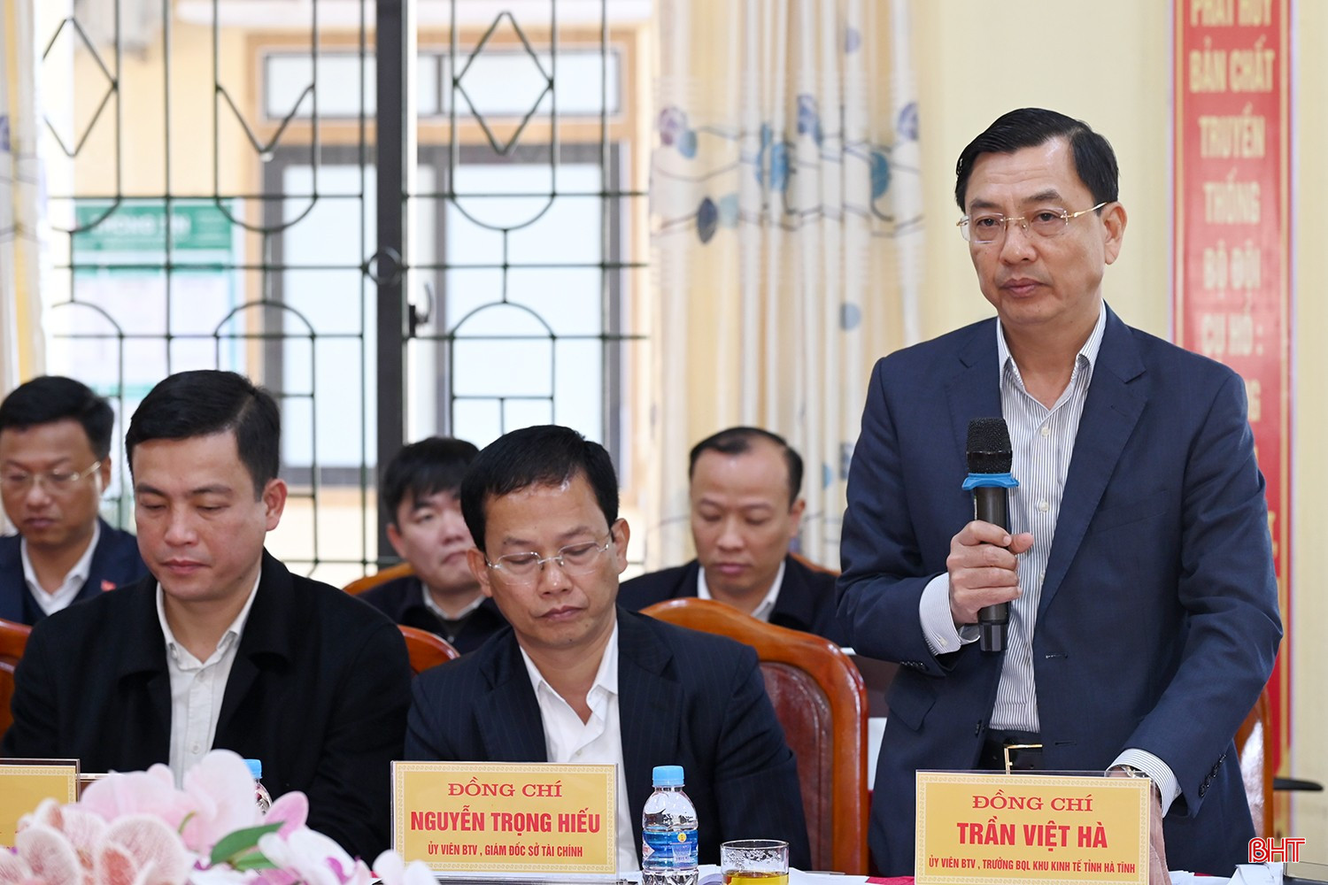 Đồng ch&iacute; Trần Việt H&agrave; - Ủy vi&ecirc;n BTV Tỉnh ủy, Trưởng BQL Khu kinh tế tỉnh ph&aacute;t biểu tại buổi l&agrave;m việc.