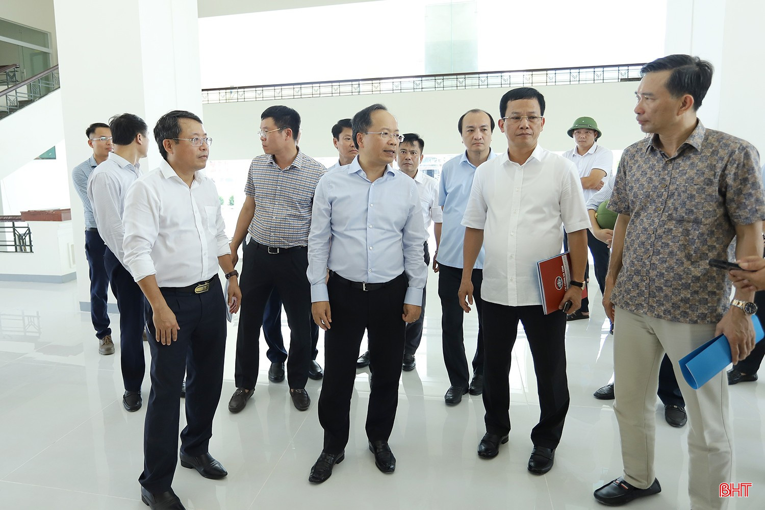 Bí thư Tỉnh ủy Nguyễn Duy Lâm yêu cầu các đơn vị kiểm tra, rà soát, bố trí hợp lý các khu vực Trung tâm Văn hóa - Điện ảnh tỉnh trong thời gian diễn ra Đại hội đại biểu Đảng bộ tỉnh. bqbht_br_dai-hoi-dang-bo-tinh-02.jpg