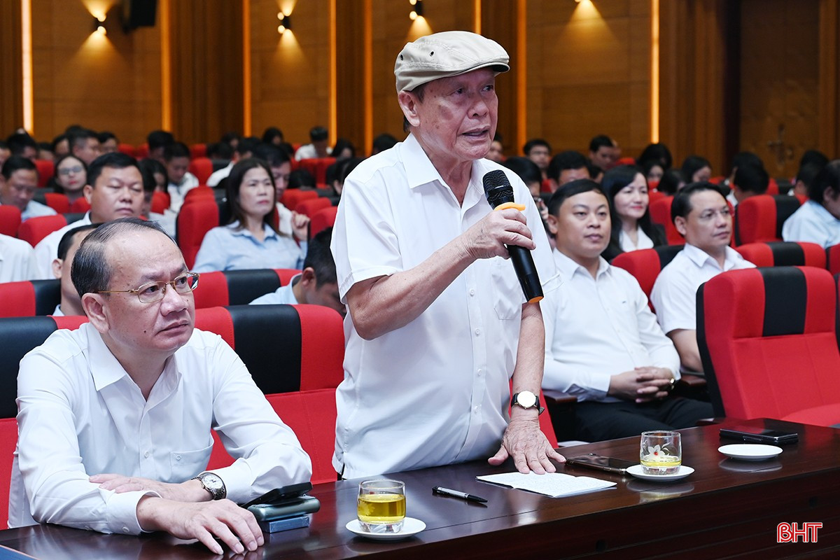 Nhà báo Nguyễn Khắc Hiển - Trưởng Văn phòng đại diện Báo Nhà báo và Công luận phát biểu tại hội nghị. bqbht_br_dsc-d5991.jpg