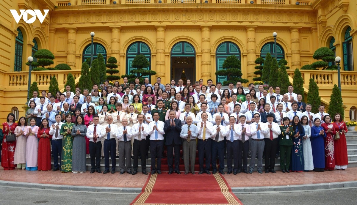 tbt-to-lam-gap-mat-nah-bao-lao-thanh-7.jpg