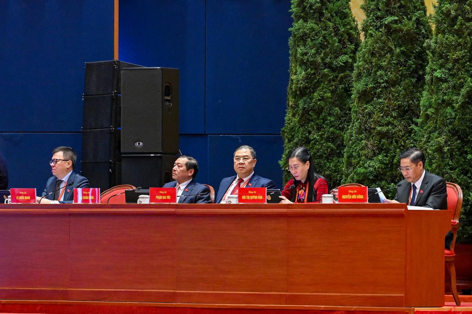Đo&agrave;n thư k&yacute; Đại hội.