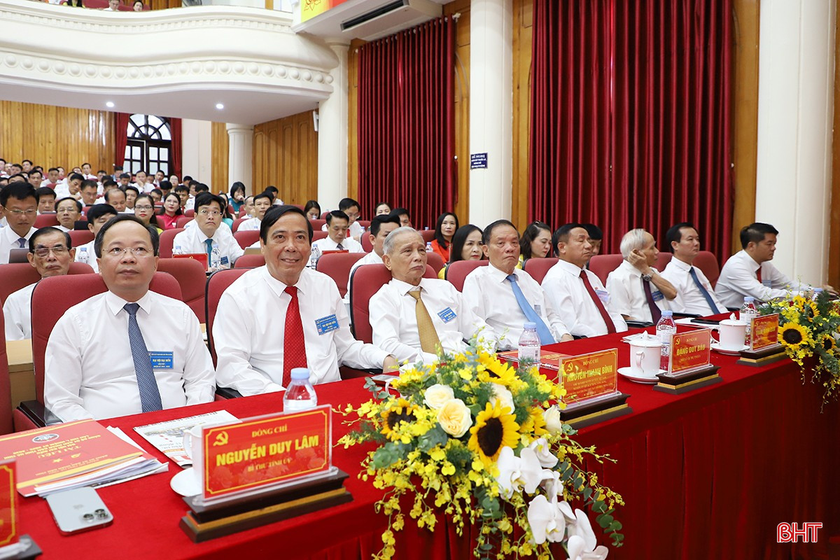 Bí thư Tỉnh ủy Nguyễn Duy Lâm và các đại biểu dự đại hội. bqbht_br_05.jpg