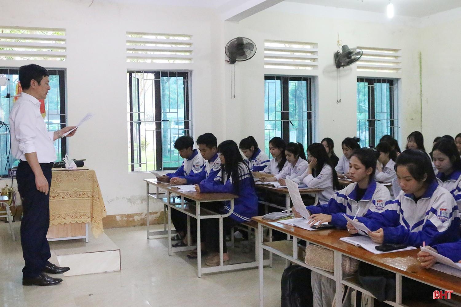 Noi gương Bác, giáo viên, học sinh Trường THPT Cao Thắng nỗ lực dạy và học để đạt nhiều kết quả tốt. bqbht_br_img-0014.jpg