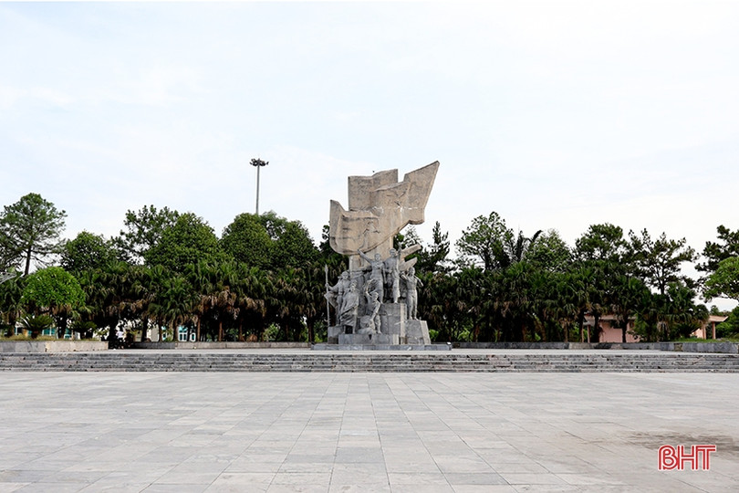 Tượng đài Xô Viết ở xã Can Lộc.