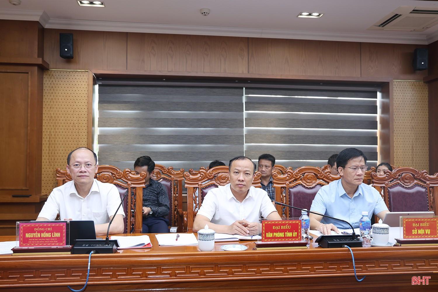 Phó Bí thư Thường trực Tỉnh ủy Nguyễn Hồng Lĩnh và đại biểu tham dự buổi làm việc. bqbht_br_18.jpg