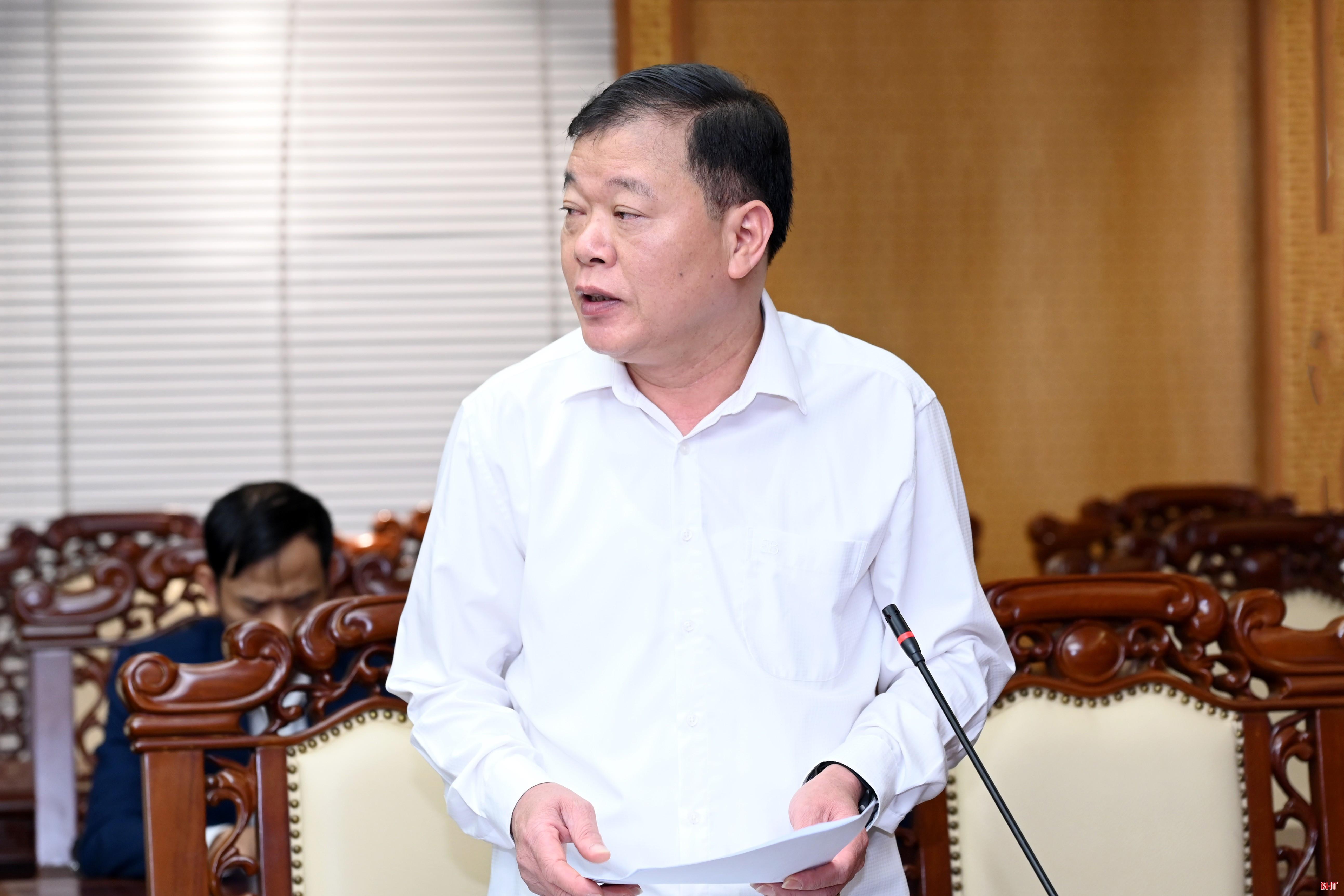 Trưởng Thuế tỉnh Hà Tĩnh Trương Quang Long phát biểu tại cuộc họp. bqbht_br_dsc-d4189.jpg