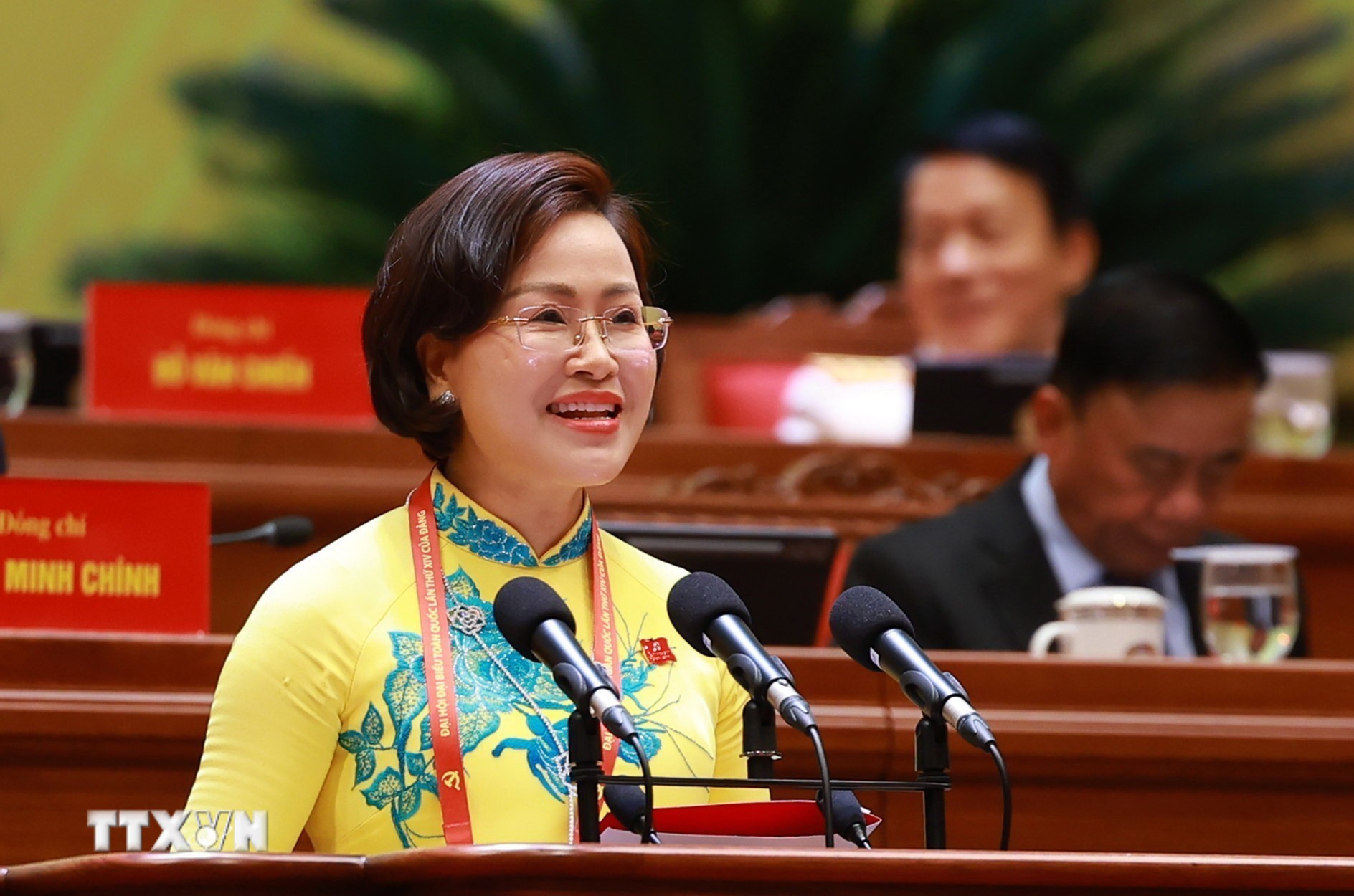Đồng ch&iacute; Trần Thị Thanh Thủy, Ủy vi&ecirc;n Ban Thường vụ Tỉnh ủy, B&iacute; thư Đảng ủy, Chủ tịch Hội đồng nh&acirc;n d&acirc;n phường Mỹ H&agrave;o, tỉnh Hưng Y&ecirc;n, tham luận về vấn đề &ldquo;Chuyển đổi số ở phường trong điều kiện thực hiện m&ocirc; h&igrave;nh ch&iacute;nh quyền địa phương 2 cấp-Thực tiễn v&agrave; quyết t&acirc;m h&agrave;nh động của phường Mỹ H&agrave;o, tỉnh Hưng Y&ecirc;n.&rdquo; (Ảnh: TTXVN)