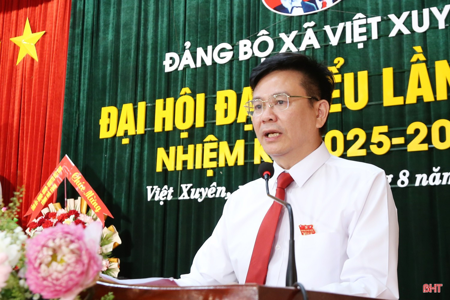 Đồng chí Nguyễn Phùng Lưu - Phó Bí thư Đảng ủy, Chủ tịch UBND xã khai mạc đại hội.