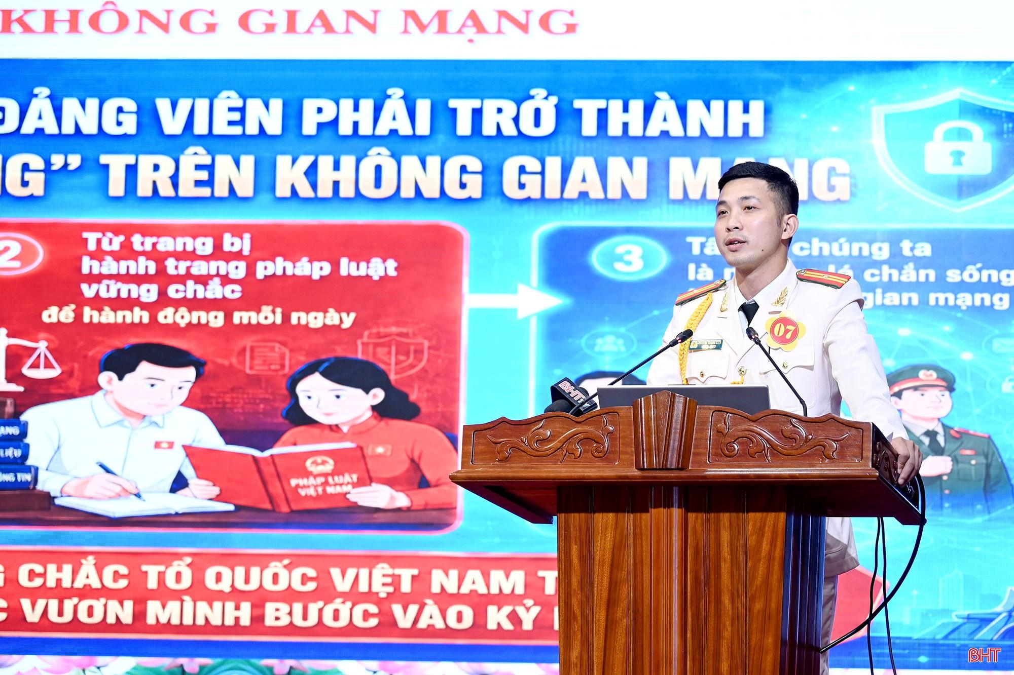 Thiếu tá Nguyễn Trung Kiên - Đảng bộ xã Đan Hải thực hiện phần thi trả lời câu hỏi của ban giám khảo. Thiếu tá Nguyễn Trung Kiên - Đảng bộ xã Đan Hải thực hiện phần thi trả lời câu hỏi của ban giám khảo.