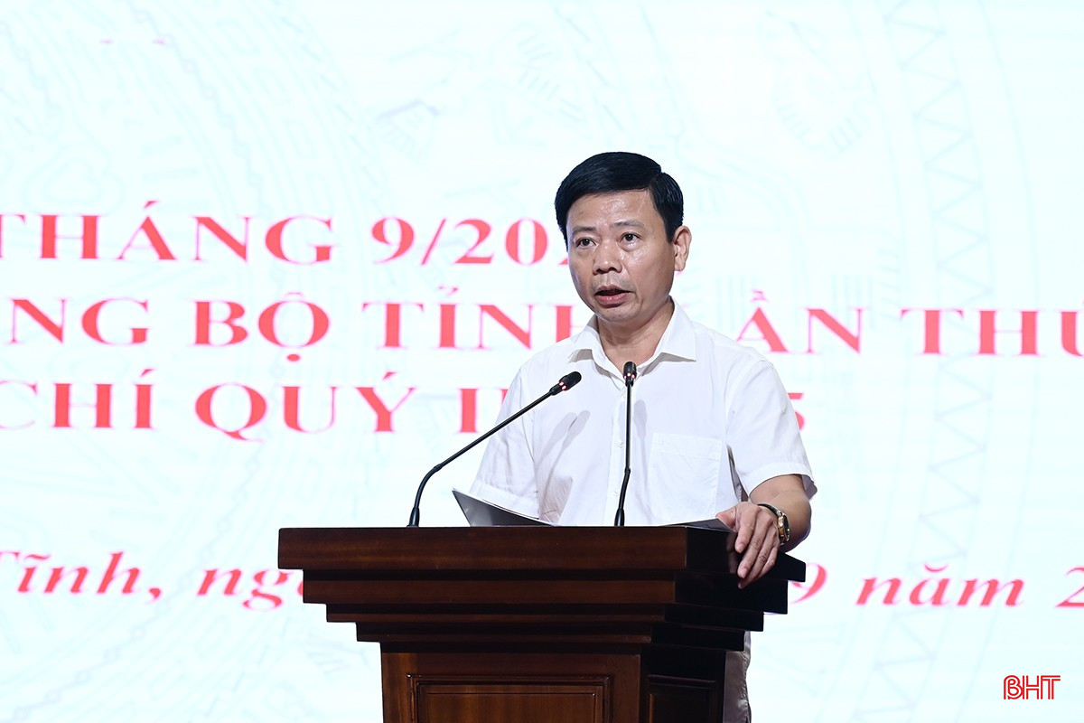 Phó Giám đốc Sở VH-TT&DL báo cáo kết quả hoạt động báo chí quý III/2025. bqbht_br_dscd-5966.jpg