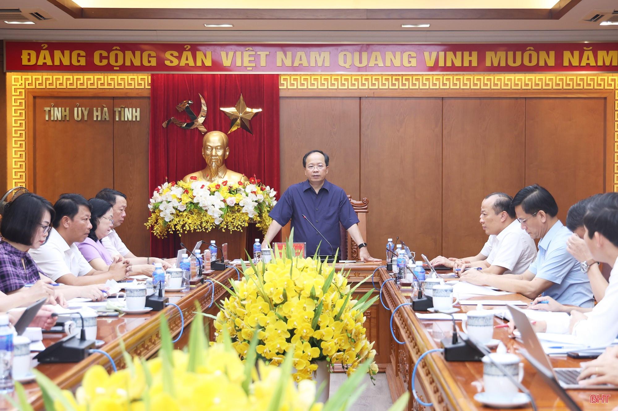 Bí thư Tỉnh ủy Nguyễn Duy Lâm chủ trì buổi làm việc. bqbht_br_toan-canh.jpg